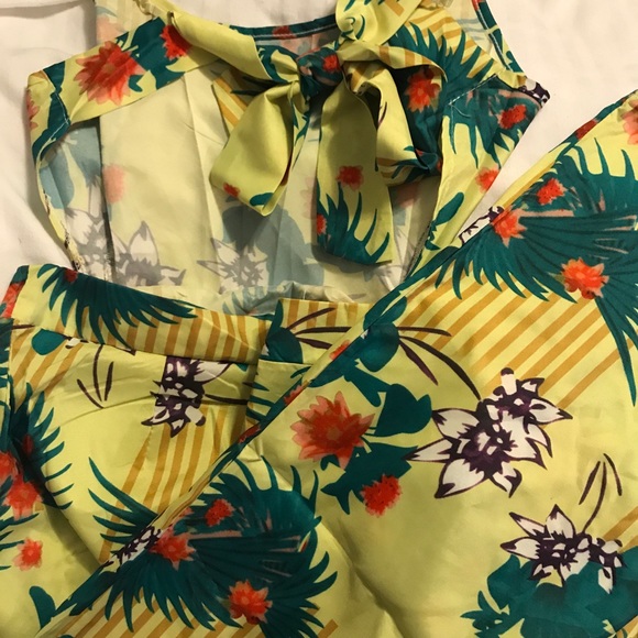 **last one** floral jumpsuit - Picture 7 of 7